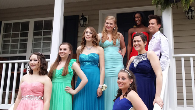 Pieces+of+Prom%3A+A+Prom+Photo+Gallery