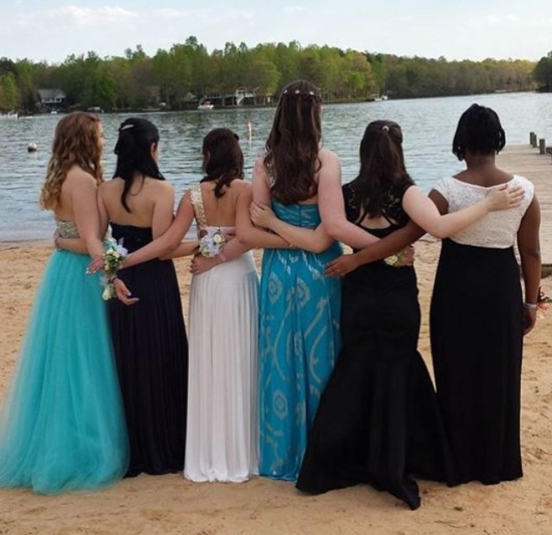 Pieces+of+Prom%3A+A+Prom+Photo+Gallery
