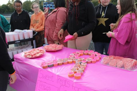 A refreshment table at the Breast Cancer Walk. Photo courtesy of Fluco Journalism. 