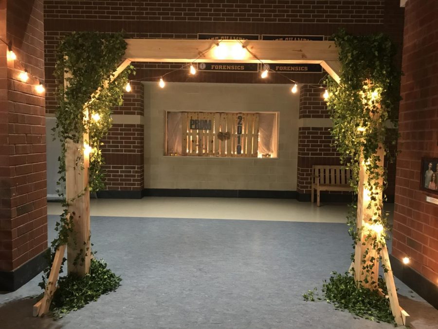 The archway leading into the cafeteria made by the Prom Committee for the Rustic Romance theme. Photo courtesy of McKenzie Moore. 