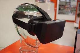 Virtual Reality: Possibilities of a Real Fake World