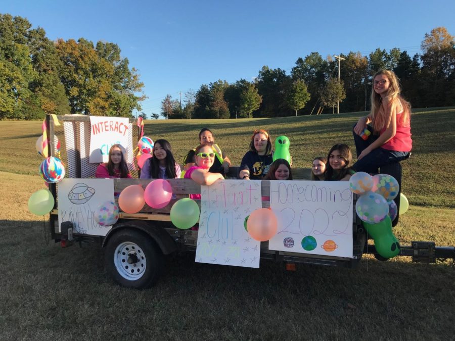 The+Interact+club+float+during+Homecoming.