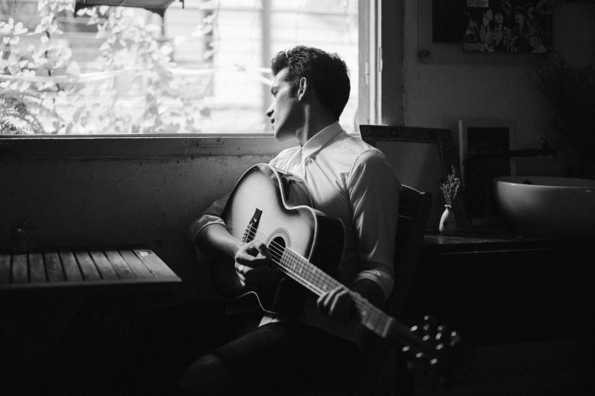 Photo+by+Khoa+V%C3%B5%3A+https%3A%2F%2Fwww.pexels.com%2Fphoto%2Fman-playing-guitar-in-grayscale-photography-4005446%2F