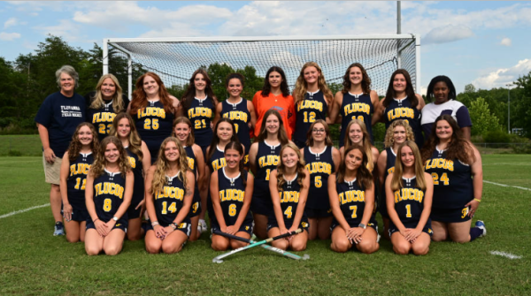 Photo of the Varsity Field Hockey Team, courtesy of TSS Photography.