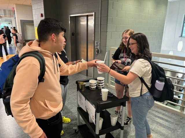 Seniors Greenlee Sensabaugh and Georgia Smith sell drinks and cake in a cup to students before 2nd block on Sept. 27.