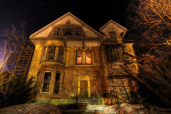 A house at night. Photo courtesy of Shane Gorski used under the Creative Commons license Attribution-NoDerivs.  https://www.flickr.com/photos/shanegorski/2324747282