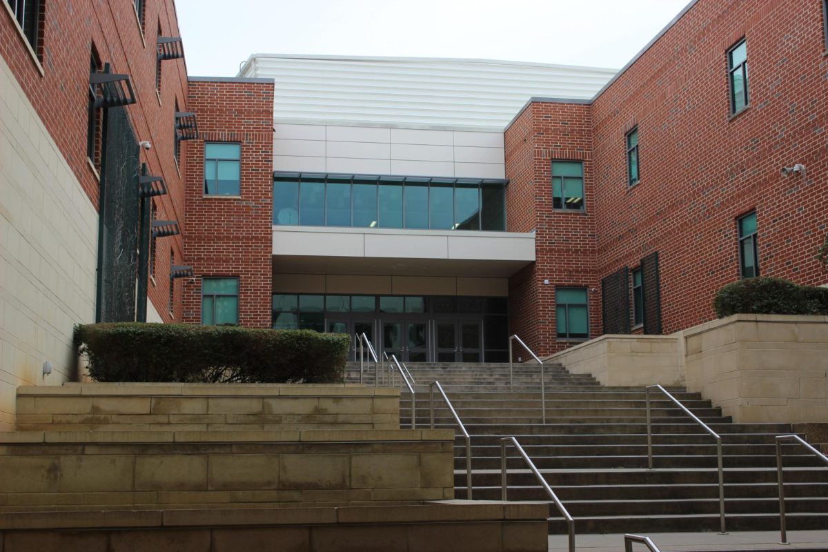 Photo of the FCHS bus-ramp.
