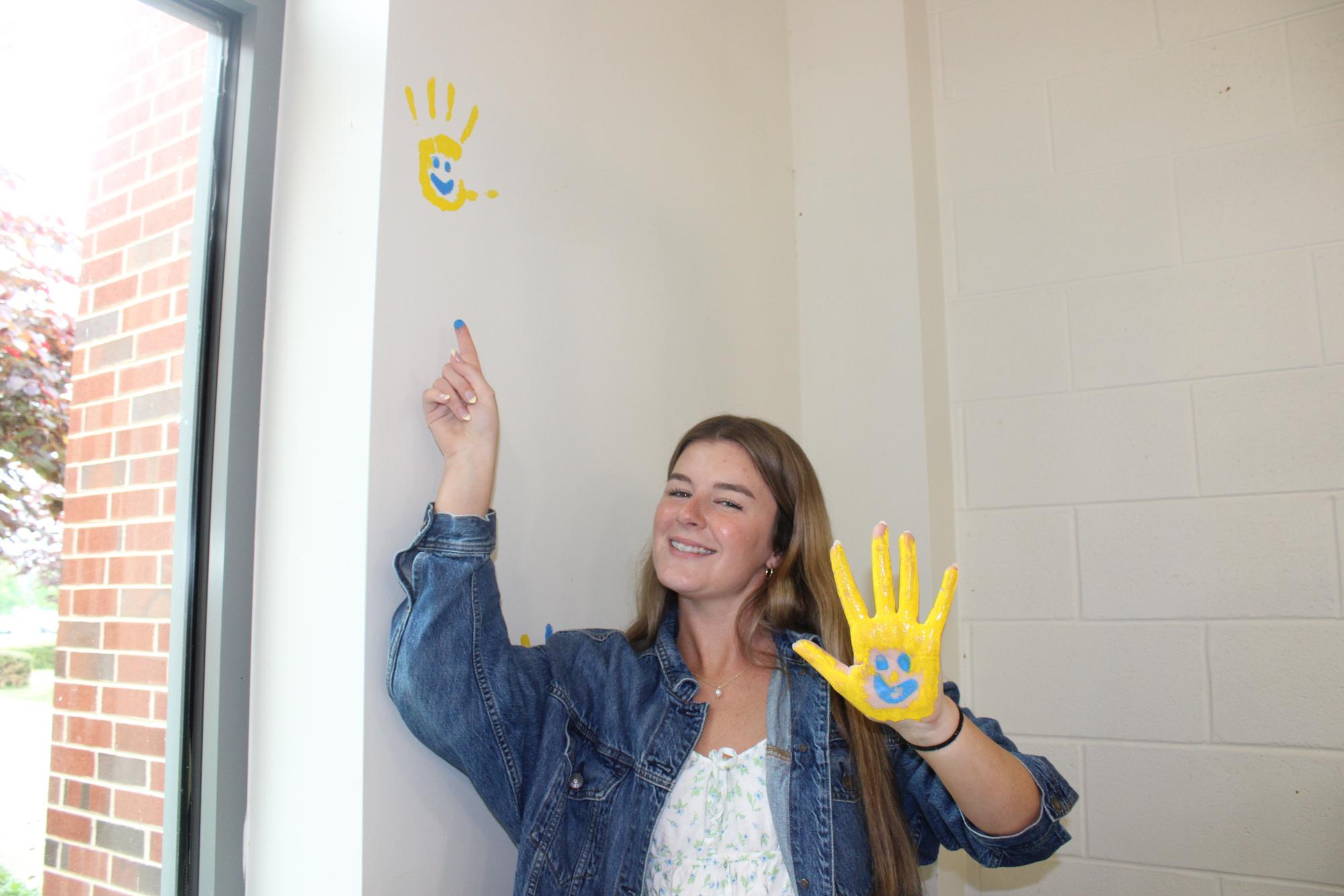 An Hour in... Senior Hand Prints